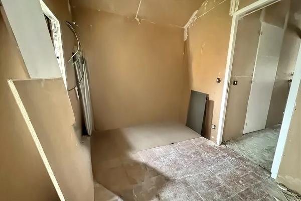 garage à rénover avec 2 pièces , jardin