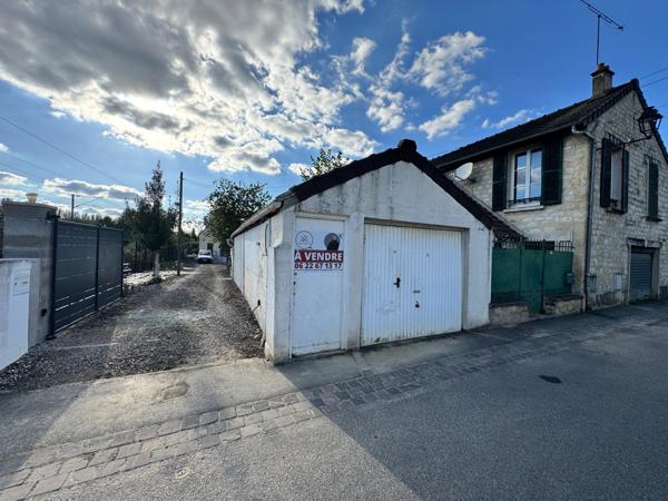 garage à rénover avec 2 pièces , jardin
