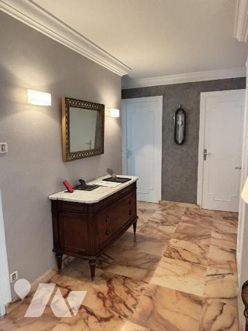 Grenoble – Europole – Spacieux T4 de 102 m² avec balcon, garage et cave