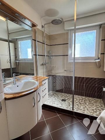 Grenoble – Europole – Spacieux T4 de 102 m² avec balcon, garage et cave