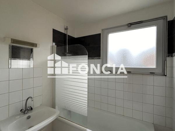 Location Appartement 2 pièces 41 m² - 23 RUE DE CLEVES Charleville Mezieres 08000