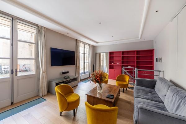 PARIS (75004) - PLACE DES VOSGES - APPARTEMENT 5 PIECES - PARFAIT ETAT - AU CALME - TERRASSE