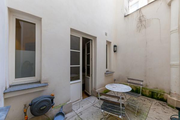 PARIS (75004) - PLACE DES VOSGES - APPARTEMENT 5 PIECES - PARFAIT ETAT - AU CALME - TERRASSE