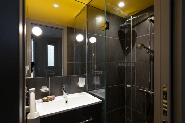 PARIS (75004) - PLACE DES VOSGES - APPARTEMENT 5 PIECES - PARFAIT ETAT - AU CALME - TERRASSE