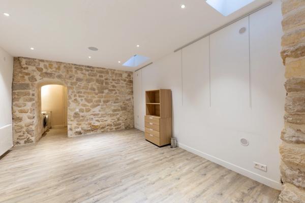 PARIS (75004) - PLACE DES VOSGES - APPARTEMENT 5 PIECES - PARFAIT ETAT - AU CALME - TERRASSE