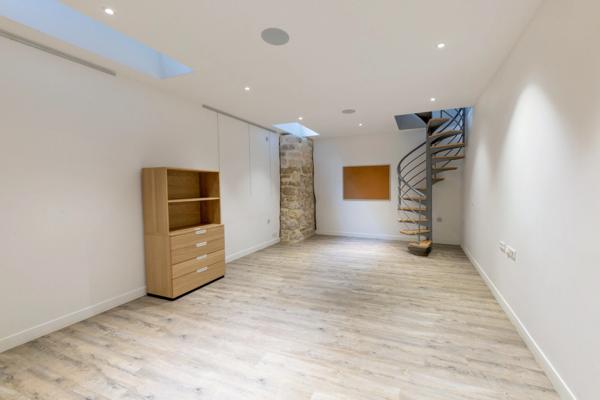 PARIS (75004) - PLACE DES VOSGES - APPARTEMENT 5 PIECES - PARFAIT ETAT - AU CALME - TERRASSE