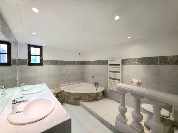 MAISON FAMILIALE-150 m², 4 CHAMBRES, BUREAU, TERRASSE ET SUITE PARENTALE.