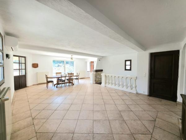 MAISON FAMILIALE-150 m², 4 CHAMBRES, BUREAU, TERRASSE ET SUITE PARENTALE.