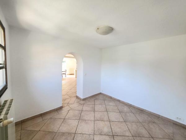 MAISON FAMILIALE-150 m², 4 CHAMBRES, BUREAU, TERRASSE ET SUITE PARENTALE.