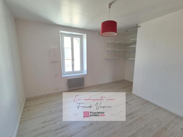 A VENDRE en Exclusivité aux Herbiers, Maison de  ville de 65 m2 avec 2 chambres et cour fermée