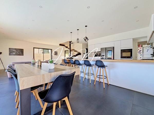 Maison à vendre 6 pièces de 194 m²