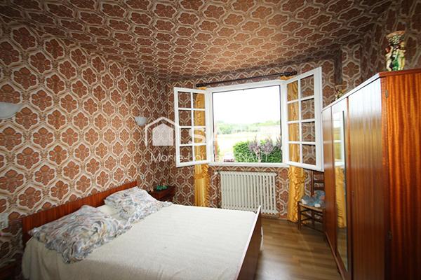 Maison sur sous-sol et grand garage - 3 chambres - Habitable à moderniser