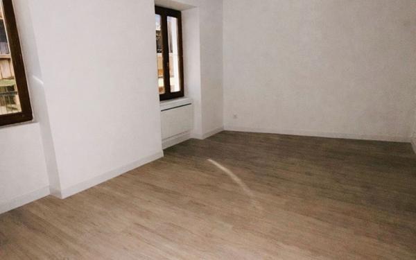 Appartement à louer    2 pièces •  Renage