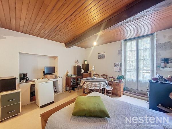 A Vendre Immeuble en pierre à rénover sur deux étages avec garage au coeur de Condom