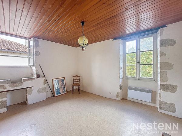 A Vendre Immeuble en pierre à rénover sur deux étages avec garage au coeur de Condom