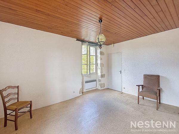 A Vendre Immeuble en pierre à rénover sur deux étages avec garage au coeur de Condom