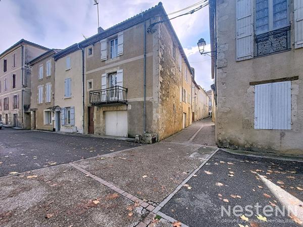 A Vendre Immeuble en pierre à rénover sur deux étages avec garage au coeur de Condom