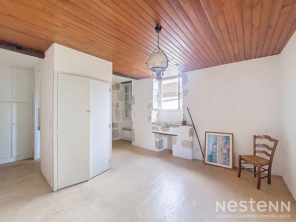 A Vendre Immeuble en pierre à rénover sur deux étages avec garage au coeur de Condom