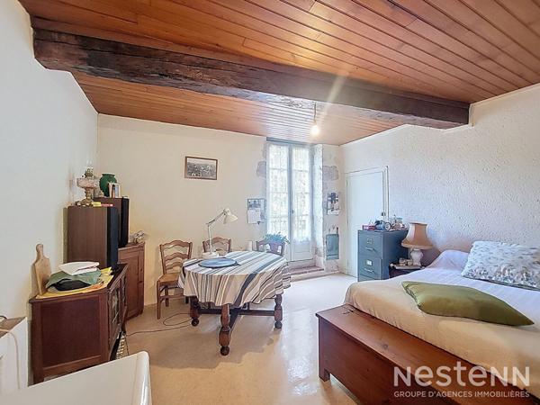 A Vendre Immeuble en pierre à rénover sur deux étages avec garage au coeur de Condom