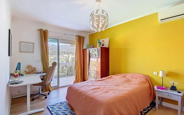 Maison à vendre    4 pièces • 163 m2 Toulon