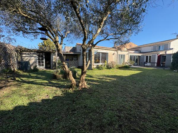 Maison de charme en pierres, 4 chambres, garage double, commerces à pieds