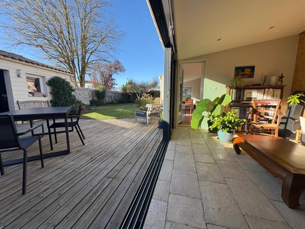 Maison de charme en pierres, 4 chambres, garage double, commerces à pieds