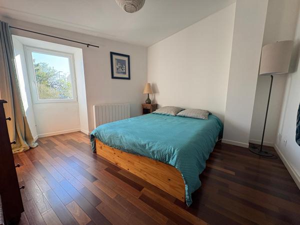 Maison de charme en pierres, 4 chambres, garage double, commerces à pieds