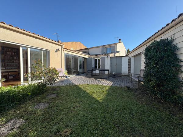 Maison de charme en pierres, 4 chambres, garage double, commerces à pieds