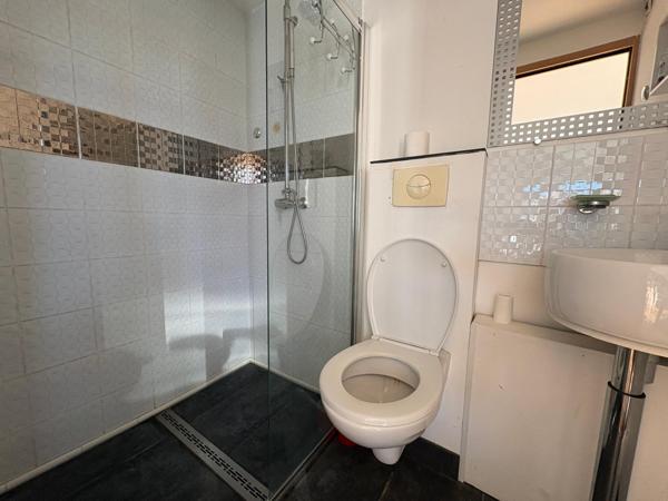 Maison de charme en pierres, 4 chambres, garage double, commerces à pieds