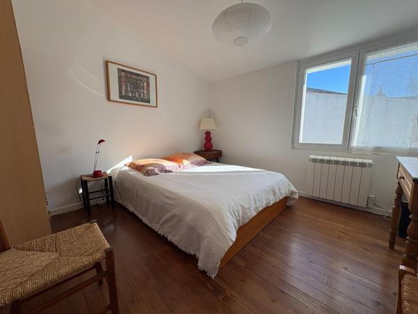 Maison de charme en pierres, 4 chambres, garage double, commerces à pieds