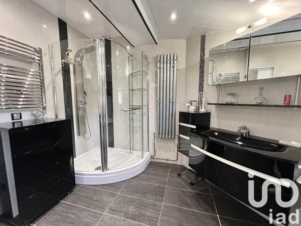 Maison 6 pièces de 115 m² à Montigny-le-Bretonneux (78180)