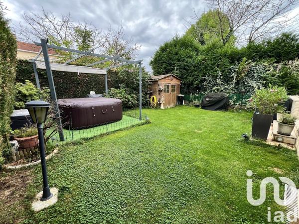 Maison 6 pièces de 115 m² à Montigny-le-Bretonneux (78180)