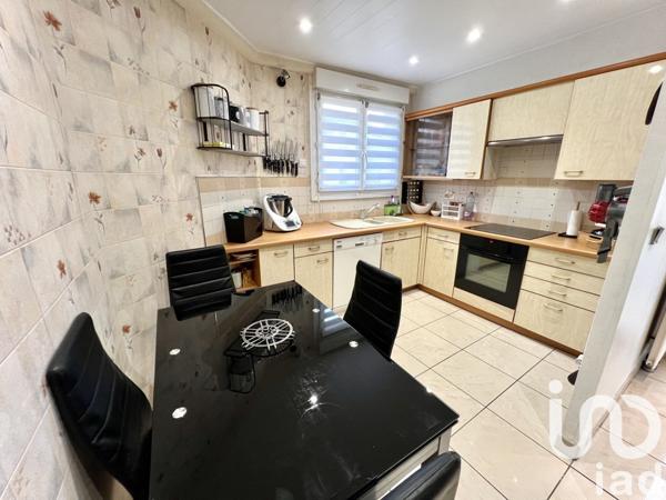 Maison 6 pièces de 115 m² à Montigny-le-Bretonneux (78180)