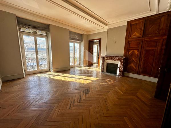 Lot de deux appartements dans un immeuble de caractère