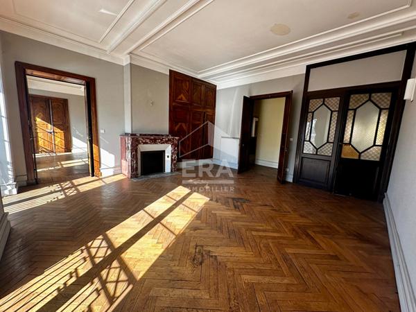 Lot de deux appartements dans un immeuble de caractère