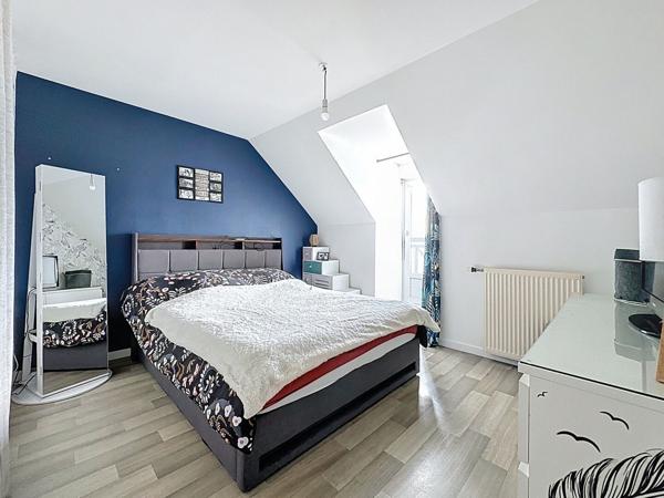 Maison à vendre à SAINT GEREON, proche commodités, avec 3 chambres, garage et jardin.