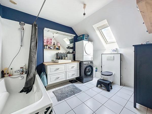 Maison à vendre à SAINT GEREON, proche commodités, avec 3 chambres, garage et jardin.