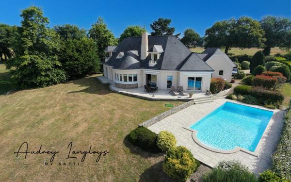 Villa aux volumes généreux  avec vue à 180 degrés sur le golf