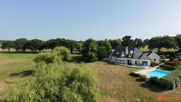 Villa aux volumes généreux  avec vue à 180 degrés sur le golf