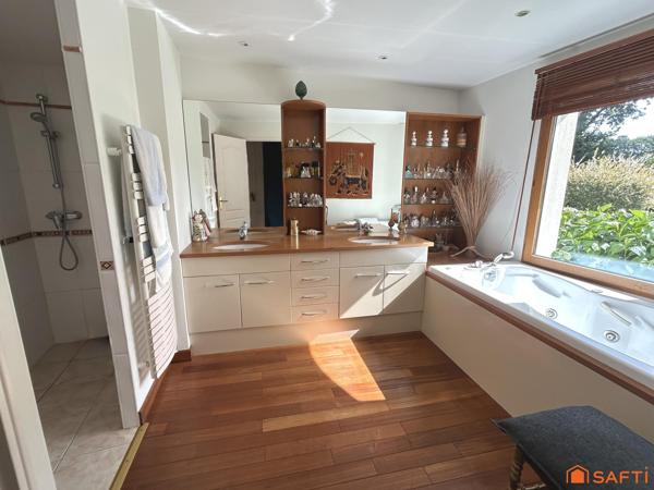 Villa aux volumes généreux  avec vue à 180 degrés sur le golf
