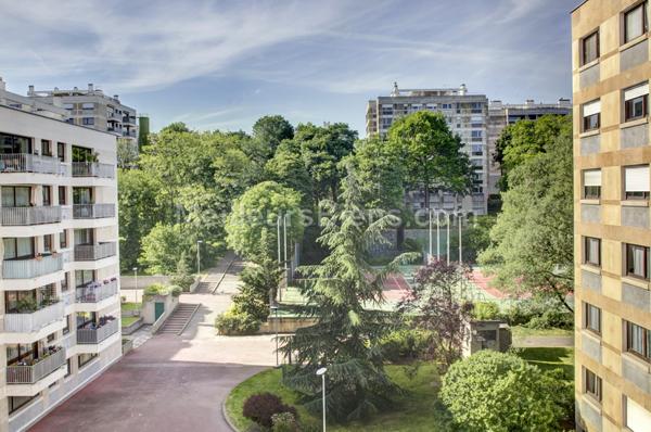 APPARTEMENT 4 P 89 m2 AVEC BALCON PLEIN OUEST ET VUE SUR PARIS