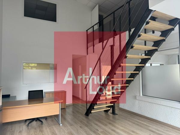 Bureaux 159 m² à louer en zone commerciale BOE