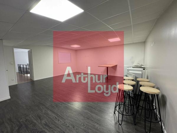 Bureaux 159 m² à louer en zone commerciale BOE