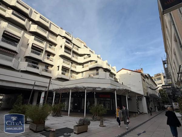 Appartement à louer 2 pièces 65.9m²