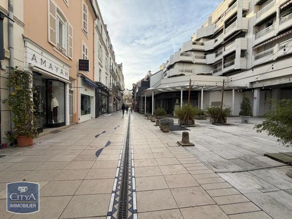 Appartement à louer 2 pièces 65.9m²