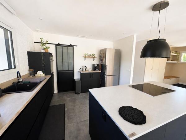 Maison Salles centre : 7 pièces 162 m2 garage et piscine et grand terrain
