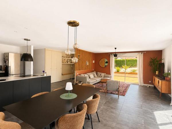 Maison Salles centre : 7 pièces 162 m2 garage et piscine et grand terrain