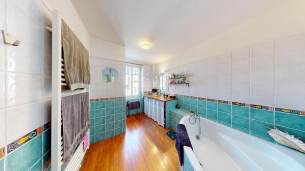 Cadours centre à pied, charme ancien et terrasse.