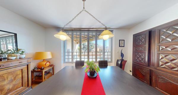 Cadours centre à pied, charme ancien et terrasse.