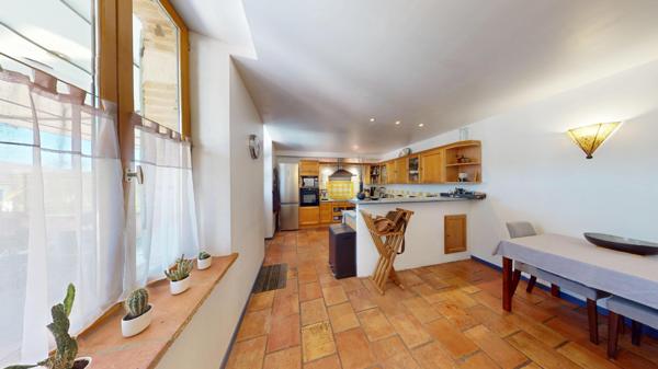 Cadours centre à pied, charme ancien et terrasse.